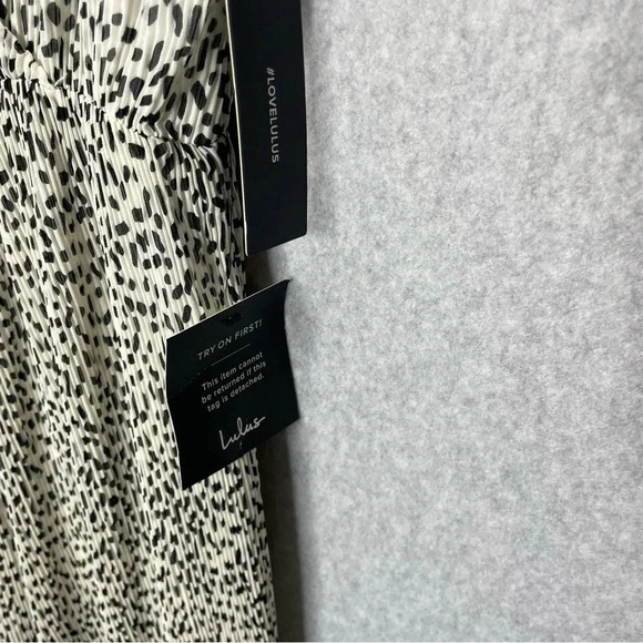 Lulu’s White Black Speckled Plunge Neck Wide Leg Jumpsuit - Picture 7 of 11